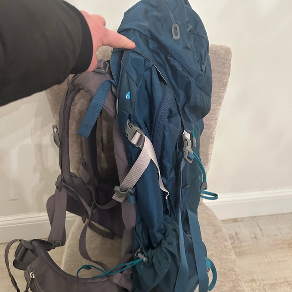 REI CRESTRAIL 65 BACKPACK - Picture 3 of 4